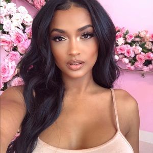 Meet your Posher, Naevia